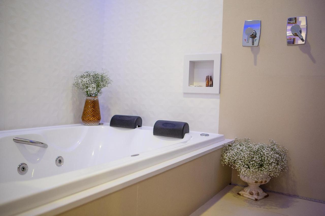 Alvorada Suites (Adults Only) 里奥韦尔迪 外观 照片
